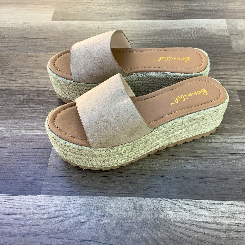 BONNIBEL NATURAL COLOR SLIP ON WEDGE HEEL SIZE 10